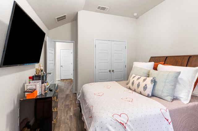 205 Four Star DR, Elgin, TX 78621