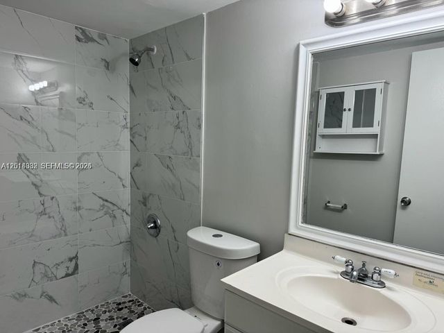 8185 NW 7th St 205, Miami, FL 33126