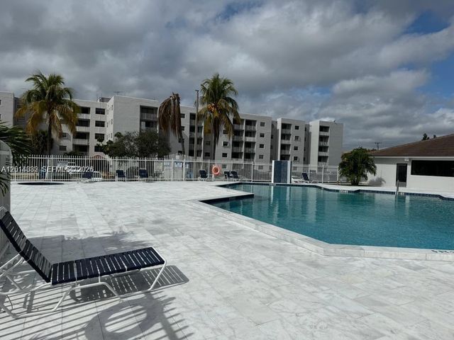 8185 NW 7th St 205, Miami, FL 33126