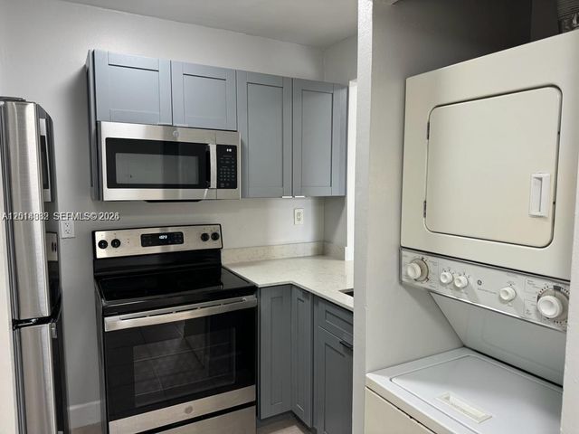 8185 NW 7th St 205, Miami, FL 33126