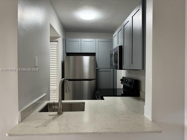 8185 NW 7th St 205, Miami, FL 33126