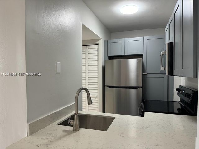 8185 NW 7th St 205, Miami, FL 33126