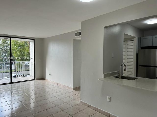 8185 NW 7th St 205, Miami, FL 33126