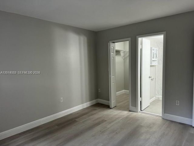 8185 NW 7th St 205, Miami, FL 33126