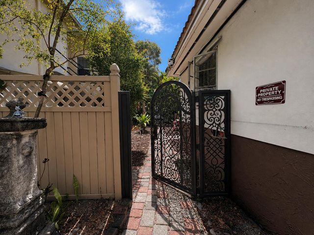 1857 Buchanan Street 9, Hollywood, FL 33020