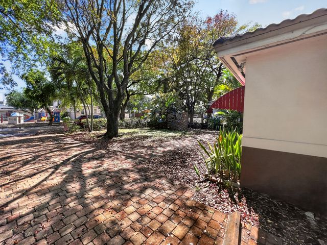 1857 Buchanan Street 9, Hollywood, FL 33020