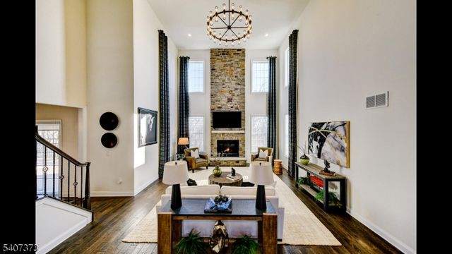 19 Donna Dr, Raritan Twp., NJ 08822