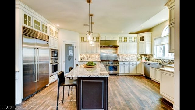 19 Donna Dr, Raritan Twp., NJ 08822