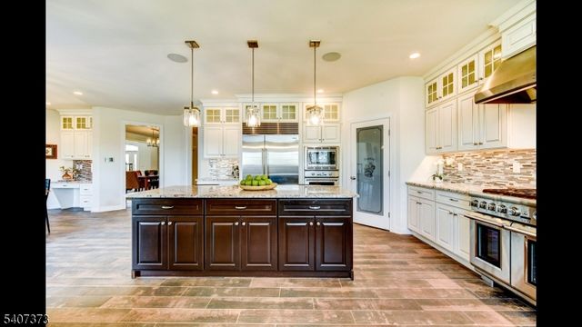 19 Donna Dr, Raritan Twp., NJ 08822