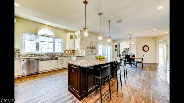 19 Donna Dr, Raritan Twp., NJ 08822