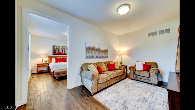 19 Donna Dr, Raritan Twp., NJ 08822