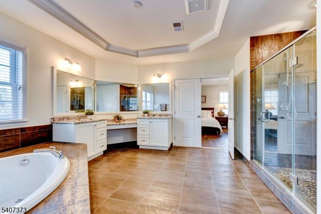 19 Donna Dr, Raritan Twp., NJ 08822