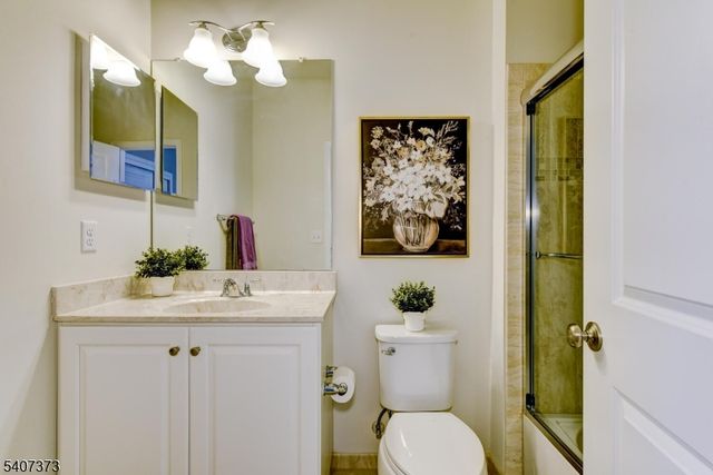 19 Donna Dr, Raritan Twp., NJ 08822