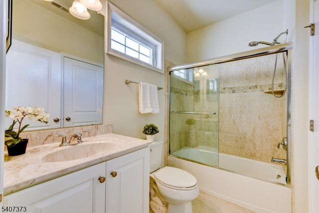 19 Donna Dr, Raritan Twp., NJ 08822