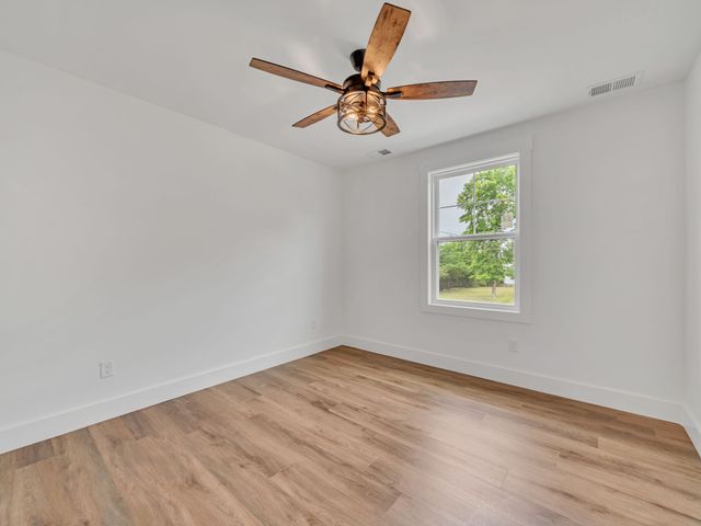 5800 Sanders rd, Lyles, TN 37098