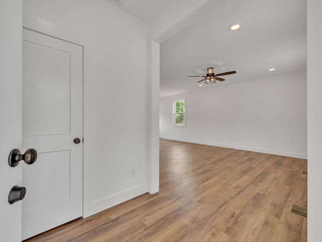 5800 Sanders rd, Lyles, TN 37098