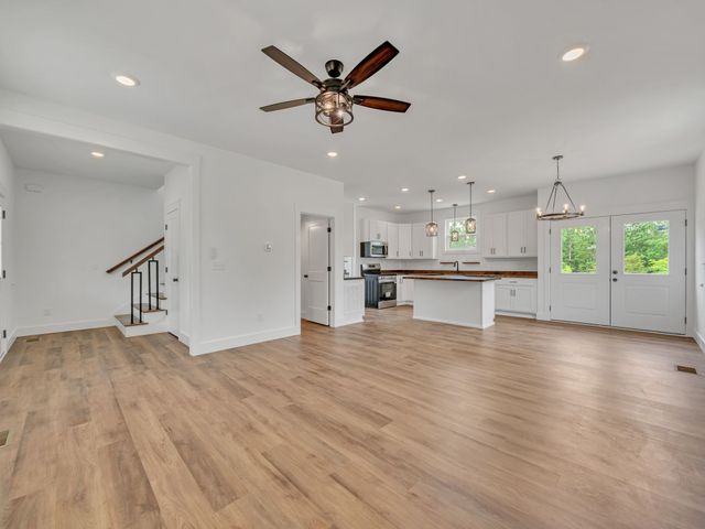 5800 Sanders rd, Lyles, TN 37098