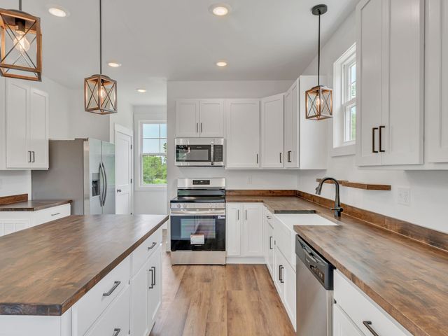 5800 Sanders rd, Lyles, TN 37098