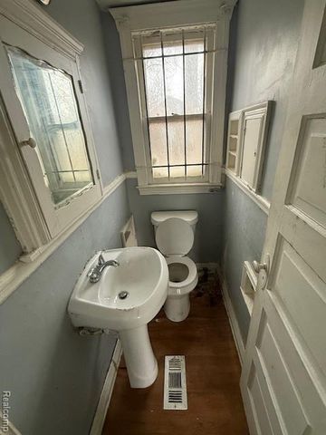 16845-7 Dolphin Street, Detroit, MI 48219