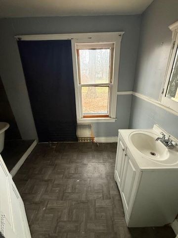 16845-7 Dolphin Street, Detroit, MI 48219