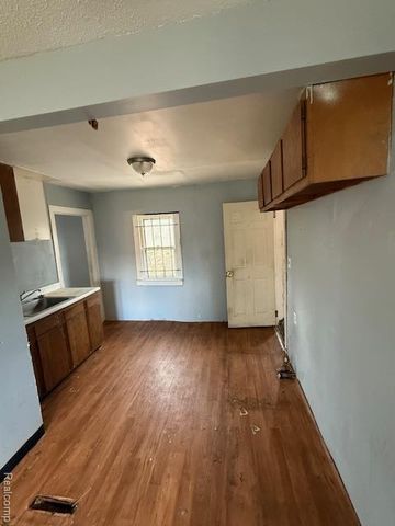 16845-7 Dolphin Street, Detroit, MI 48219