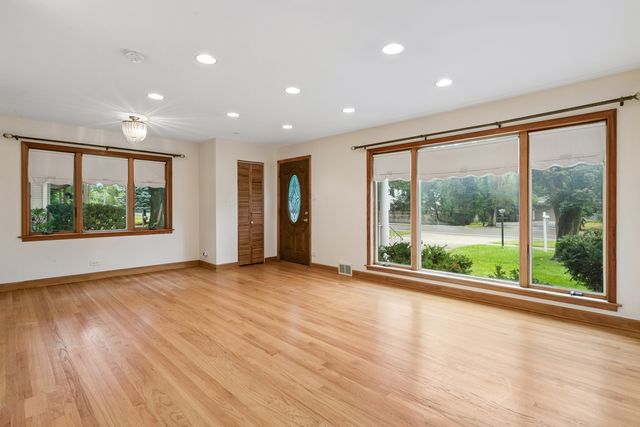 648 Shermer Road, Glenview, IL 60025