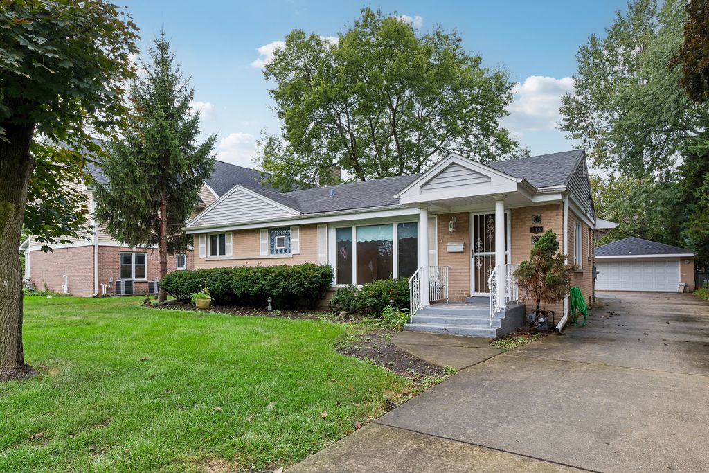648 Shermer Road, Glenview, IL 60025