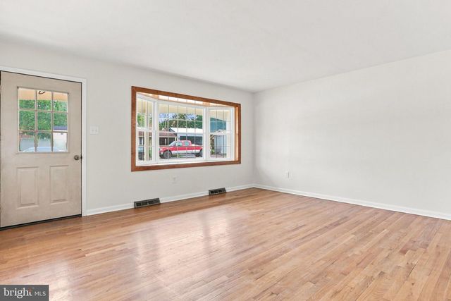 10831 ROSEWOOD DR, Hagerstown, MD 21740
