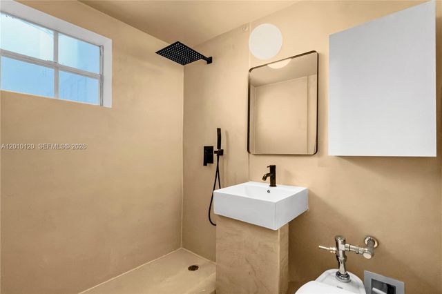 717 Espanola Way 111, Miami Beach, FL 33139