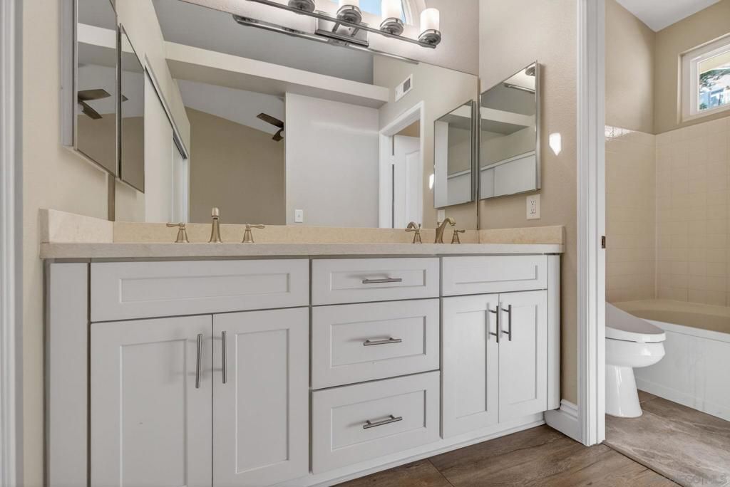 Image 12 of property listing at 40595 Symeron Way, Murrieta, CA 92562