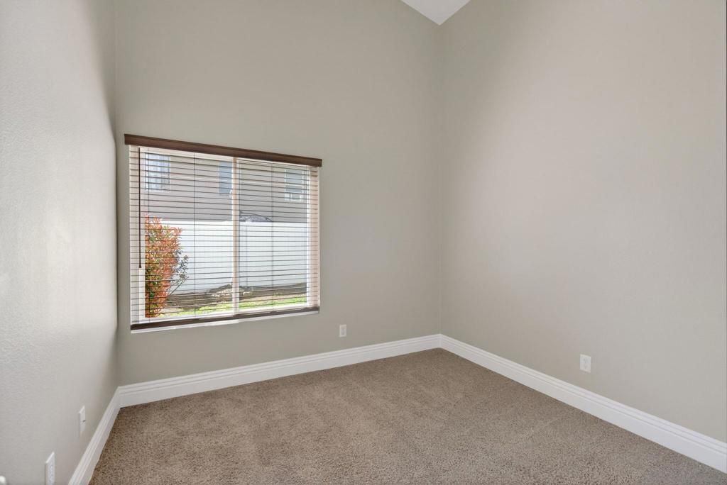 Image 13 of property listing at 40595 Symeron Way, Murrieta, CA 92562