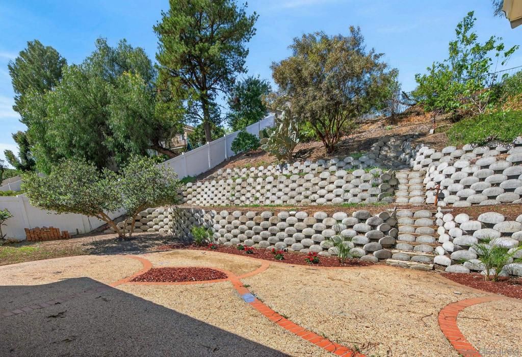 Image 19 of property listing at 40595 Symeron Way, Murrieta, CA 92562