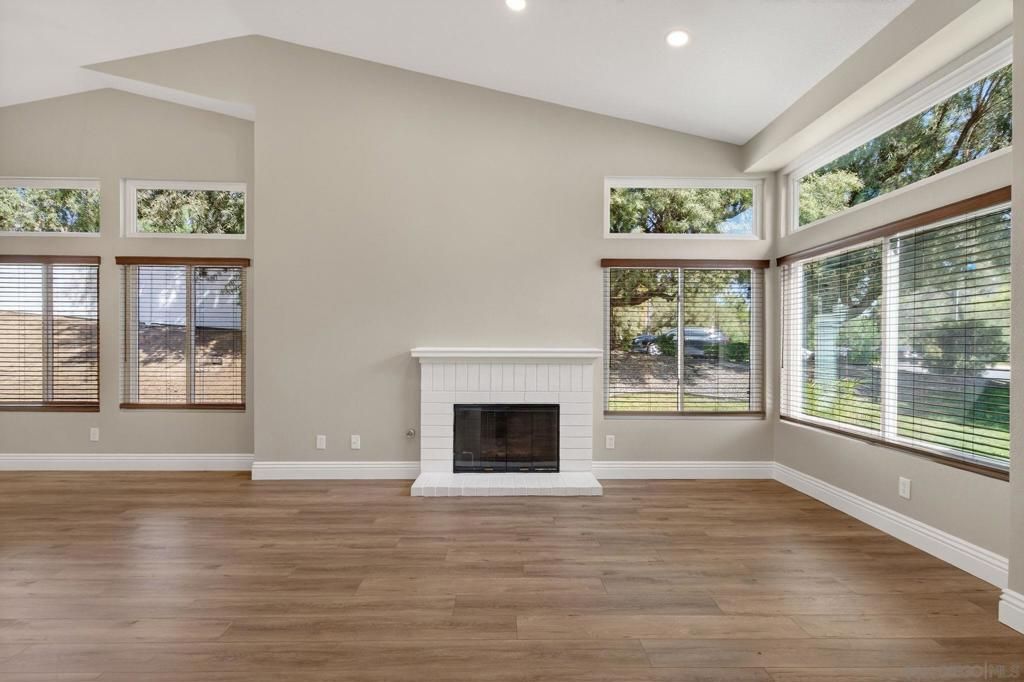 Image 4 of property listing at 40595 Symeron Way, Murrieta, CA 92562