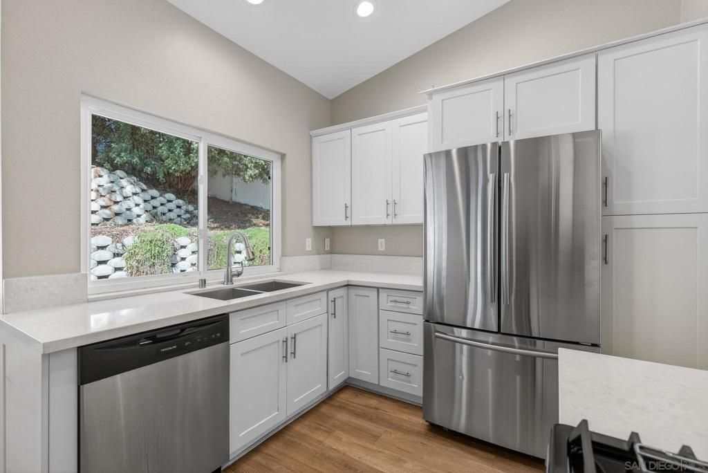 Image 7 of property listing at 40595 Symeron Way, Murrieta, CA 92562