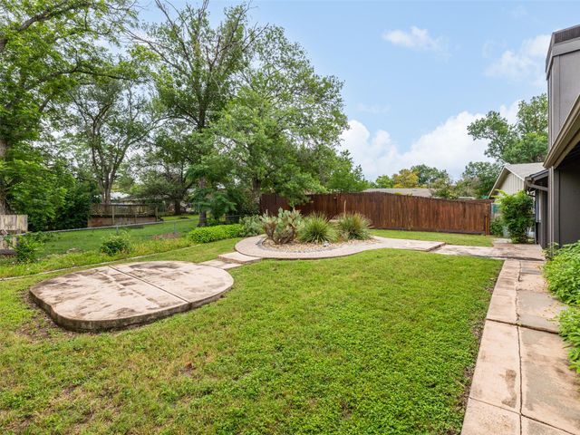 7001 Watchwood DR, Austin, TX 78745