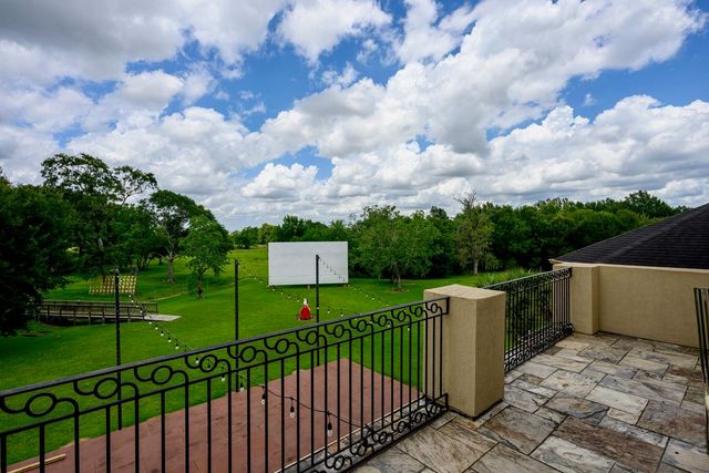 4637 Dagg Road, Houston, TX 77048