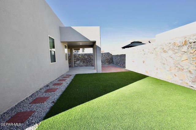 272 Hunstanton Street, El Paso, TX 79928