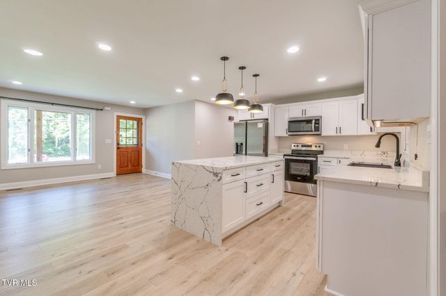 2071 Highway 421, Bristol, TN 37620