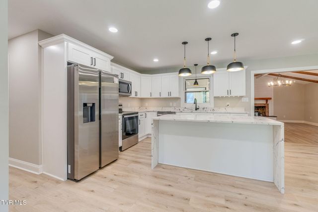 2071 Highway 421, Bristol, TN 37620