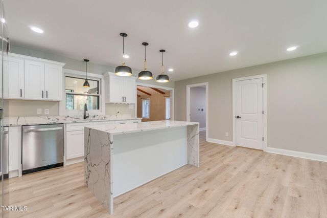2071 Highway 421, Bristol, TN 37620
