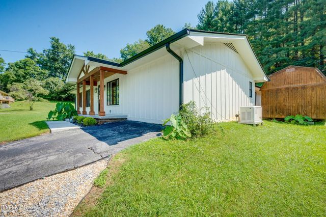 2071 Highway 421, Bristol, TN 37620