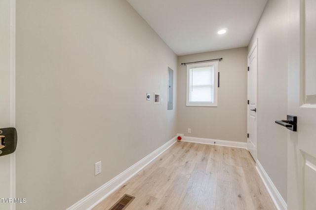 2071 Highway 421, Bristol, TN 37620