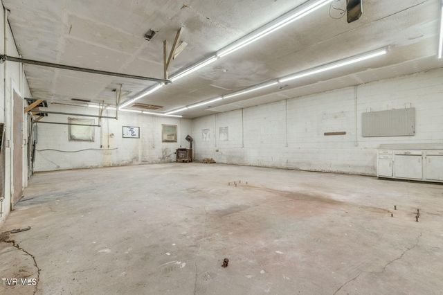 2071 Highway 421, Bristol, TN 37620