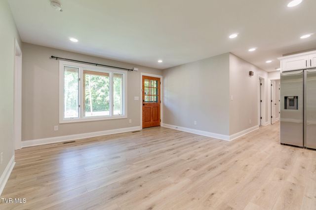 2071 Highway 421, Bristol, TN 37620