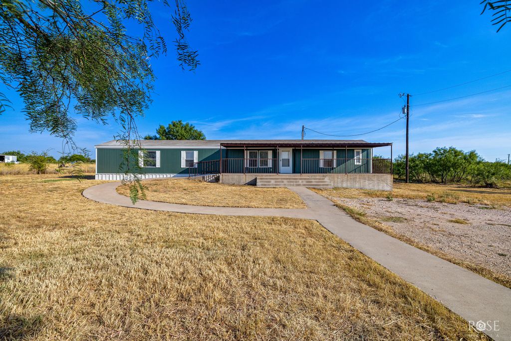 Image 1 of property listing at 2870 E Valley Drive, San Angelo, TX 76905