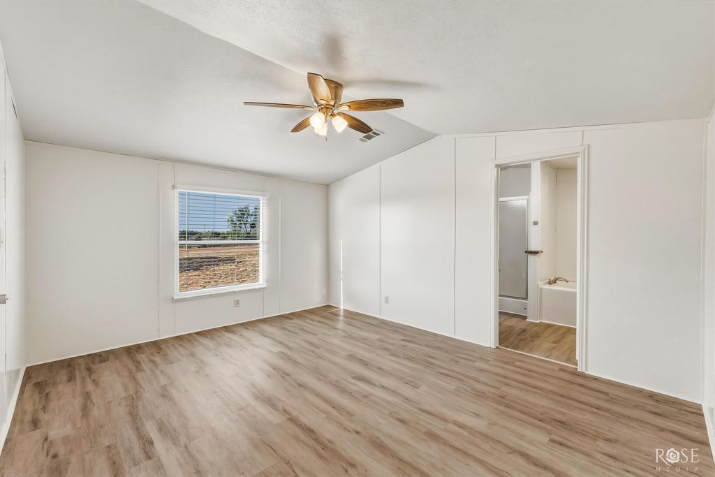 Image 10 of property listing at 2870 E Valley Drive, San Angelo, TX 76905