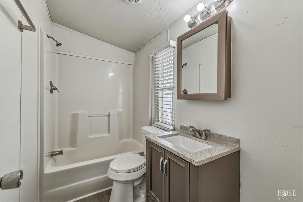 Image 15 of property listing at 2870 E Valley Drive, San Angelo, TX 76905