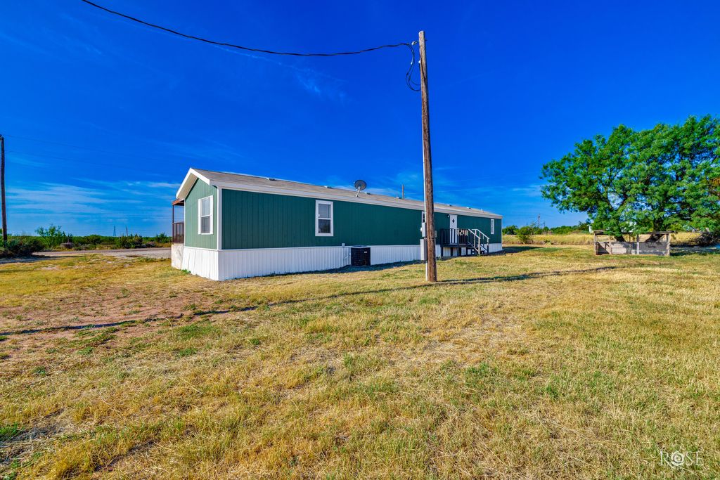 Image 18 of property listing at 2870 E Valley Drive, San Angelo, TX 76905