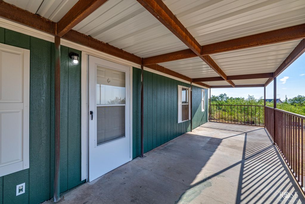 Image 4 of property listing at 2870 E Valley Drive, San Angelo, TX 76905