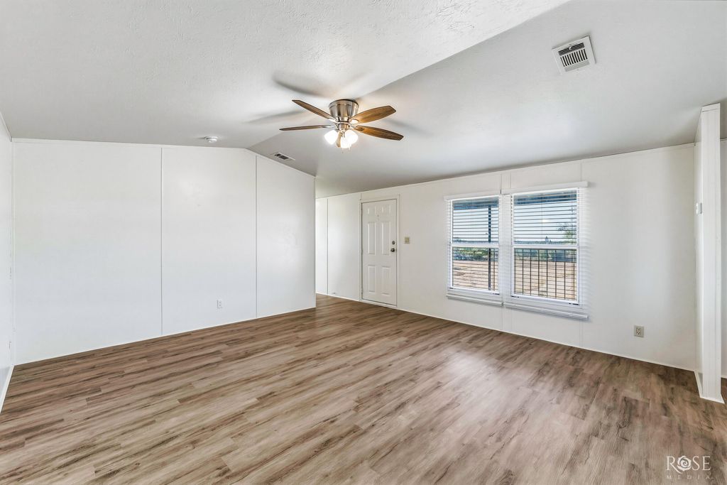 Image 6 of property listing at 2870 E Valley Drive, San Angelo, TX 76905